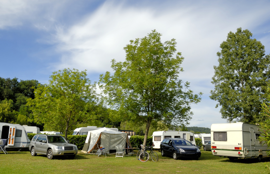 terrain de camping avec camping car Auvergne